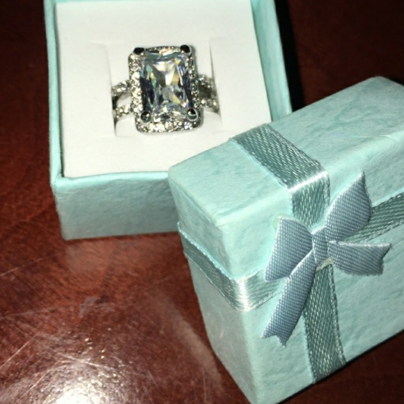 New Square faux cubic zirconium - Picture 5 of 5